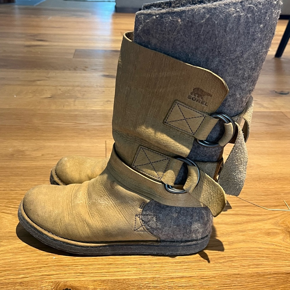 Sorel boots size 8.5